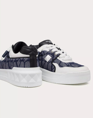 VALENTINO Sneaker Low - top One Stud XL in nappa e tessuto jacquard effetto denim - Moda & Modi Luxury