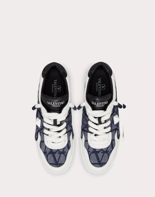 VALENTINO Sneaker Low - top One Stud XL in nappa e tessuto jacquard effetto denim - Moda & Modi Luxury